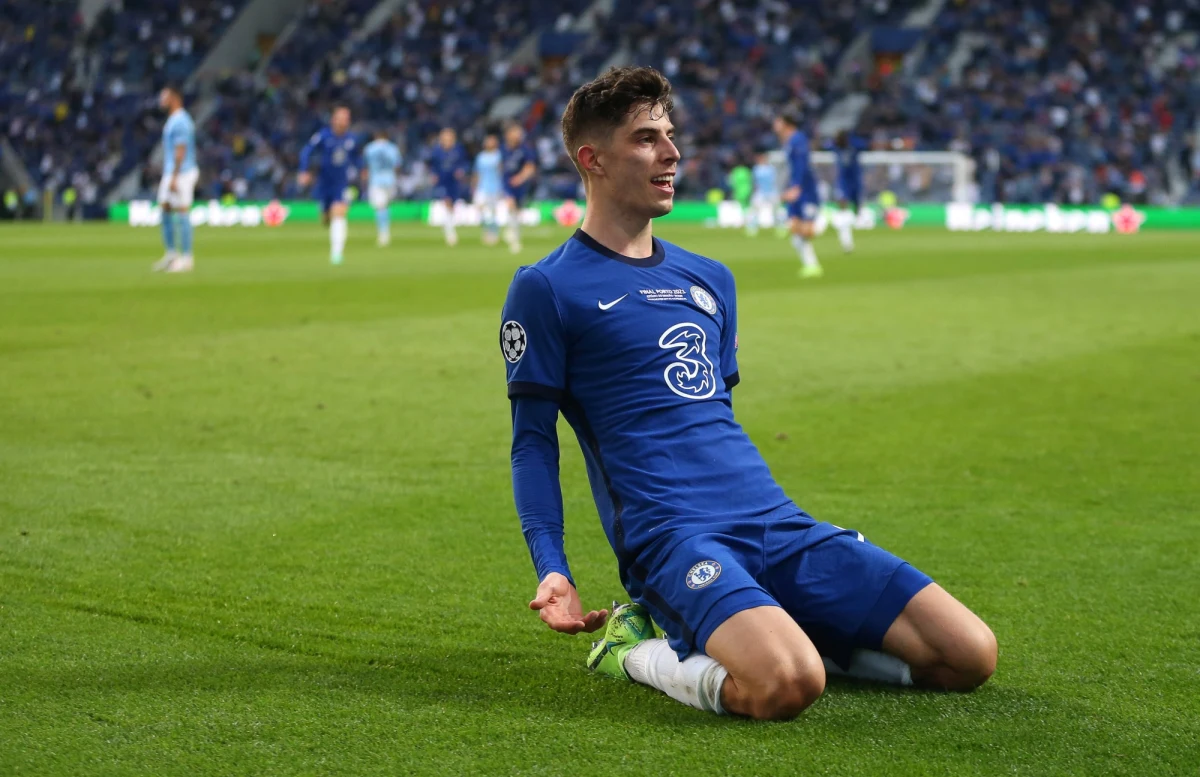 Niemiecki piłkarz Kai Havertz wystawił na aukcję 100 par butów sportowych z limitowanej edycji, a dochód z ich sprzedaży zamierza przeznaczyć na pomoc ofiarom lipcowej powodzi w Niemczech. 22-letni zawodnik Chelsea Londyn dorastał w jednym z regionów dotkniętych przez żywioł.