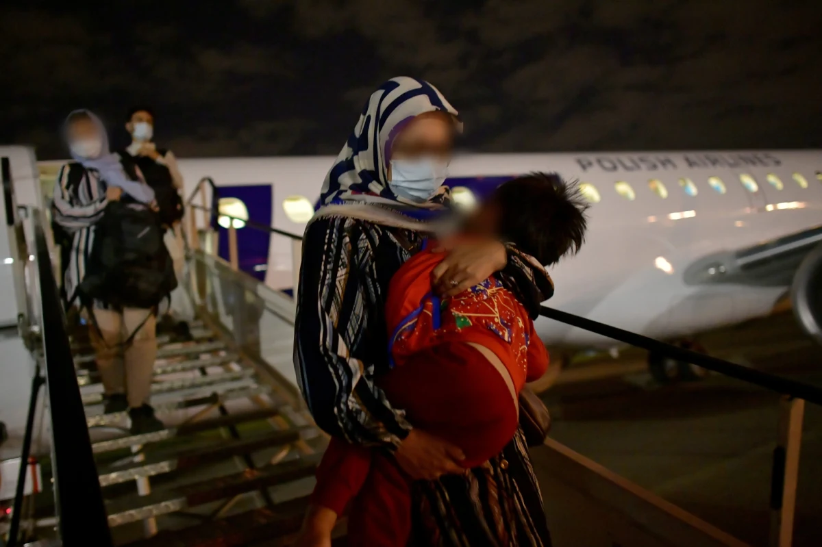 W trakcie trzech lotów, zorganizowanych przed polski rząd, z Kabulu do naszego kraju ewakuowano w sumie 127 Afgańczyków, wśród nich jest 41 dzieci. Są oni pod opieką szefa Urzędu do Spraw Cudzoziemców.