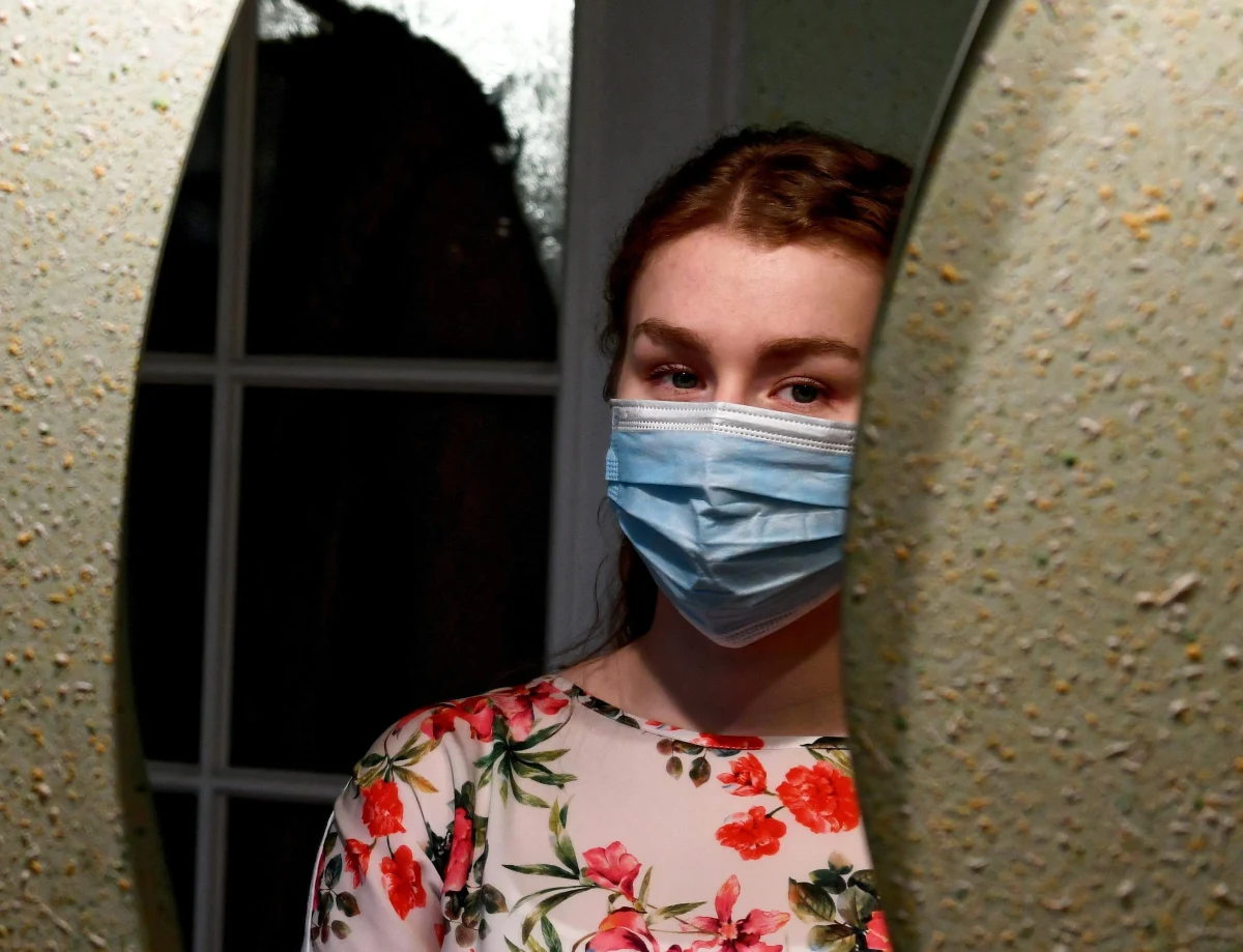 W ciągu ostatniej doby w Polsce odnotowano 222 nowe zakażenia koronawirusem. Zmarła jedna osoba chora na Covid-19. 