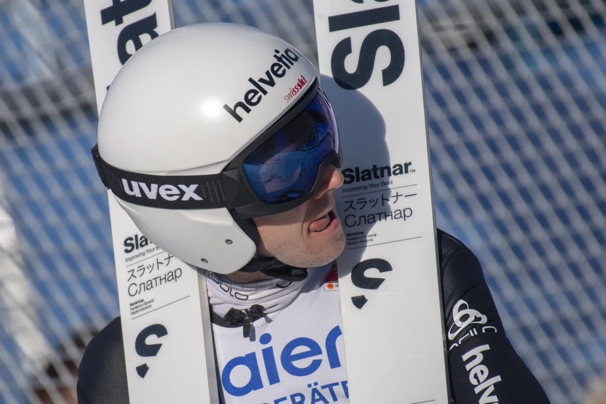 Simon Amman - czterokrotny mistrz olimpijski w skokach narciarskich - doznał kontuzji kostki na treningu w tunelu aerodynamicznym. Czeka go teraz kilka tygodni przerwy od skoków. 