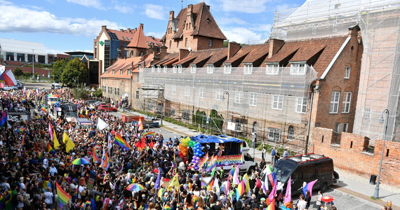 Przez Gdańsk i Częstochowę przeszły dzisiaj Marsze równości. W pierwszym wzięło udział około 3,5 tys. osób a drugim ok. 200 osób. W obu miejscach nie doszło do większych incydentów, marsze były zabezpieczane przez policję.
