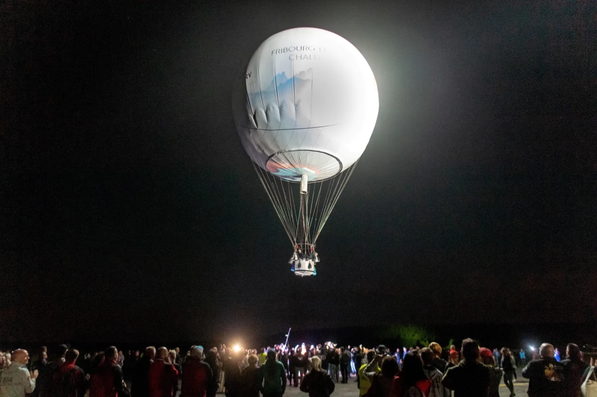 15 załóg balonowych z całego świata ok. 21:30 rozpoczęło w Toruniu rywalizację o Puchar Gordona Bennetta. To międzynarodowe zawody balonowe w lotach długodystansowych. Do wieczora na terenie lotniska Aeroklubu Pomorskiego w Toruniu trwał piknik lotniczy.