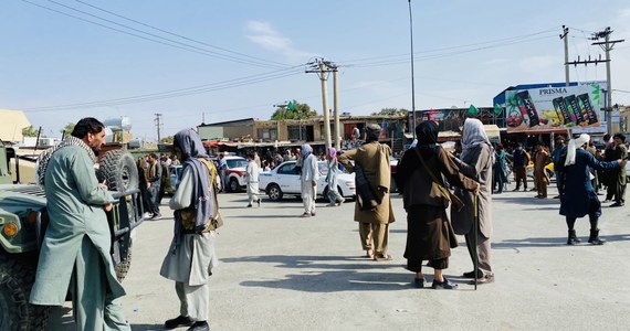 Co najmniej 20 osób zginęło w ciągu ostatniego tygodnia w Kabulu na lotnisku i w jego okolicach - powiedział Reuterowi przedstawiciel NATO. Przedstawiciele brytyjskiego ministerstwa obrony z kolei przyznali, że warunki na miejscu są "niezwykle trudne".