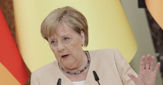 Będziemy opowiadać się za nowymi sankcjami na Rosję, jeśli Moskwa spróbuje wykorzystać gazociąg Nord Stream 2 jako broń - oświadczyła w Kijowie niemiecka kanclerz Angela Merkel po spotkaniu z prezydentem Ukrainy Wołodymyrem Zełenskim. Politycy rozmawiali o przedłużeniu umowy tranzytowej po 2024 r. i o transformacji energetycznej.