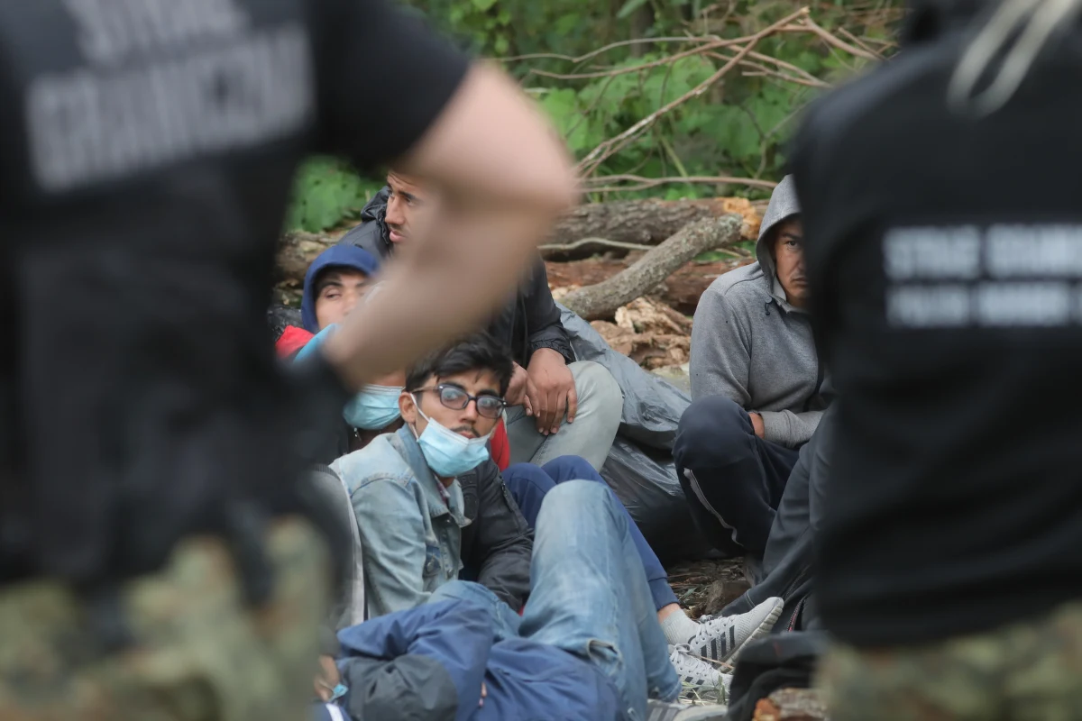 Nadchodzący tydzień w polityce mogą zdominować kwestie migracyjne. Wciąż trwa ewakuacja ludzi z Afganistanu a sytuacja na polsko-białoruskiej granicy pozostaje nierozwiązana. Oprócz tego kontynuowane będą rozmowy na temat odwołania marszałek Sejmu.