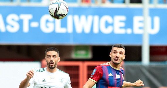 ​Piast Gliwice zremisował na własnym stadionie ze Śląskiem Wrocław 1:1 w dzisiejszym meczu 5. kolejki piłkarskiej ekstraklasy. Wynik ustalił w doliczonym czasie napastnik gości Fabian Piasecki.