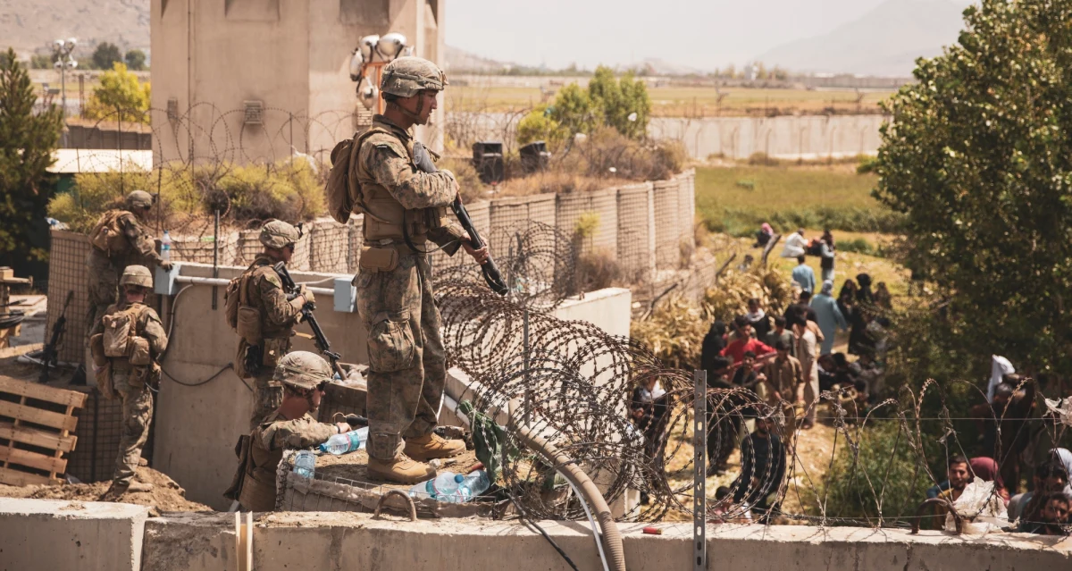 ​Strzelanina na lotnisku w Kabulu. Do wymiany ognia doszło między afgańskimi siłami bezpieczeństwa a nieznanymi napastnikami. Jedna osoba zginęła.