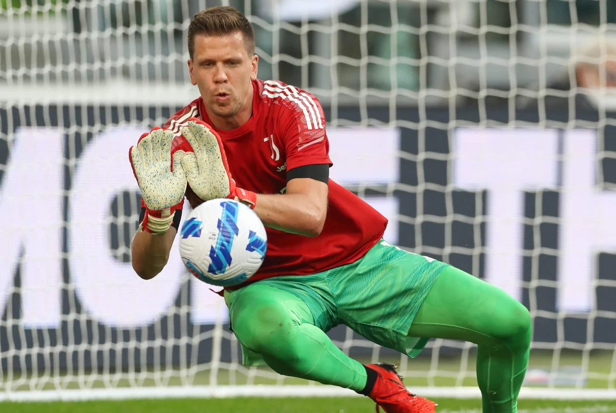 Za tydzień rusza zgrupowanie piłkarskiej reprezentacji, a Paulo Sousie przybywa zmartwień. Pokazały to weekendowe mecze naszych reprezentantów. Ale były też miłe momenty. Bramki dla swoich klubów strzelili Robert Lewandowski, Adam Buksa czy Mateusz Klich. Poważne błędy popełniał za to Wojciech Szczęsny.