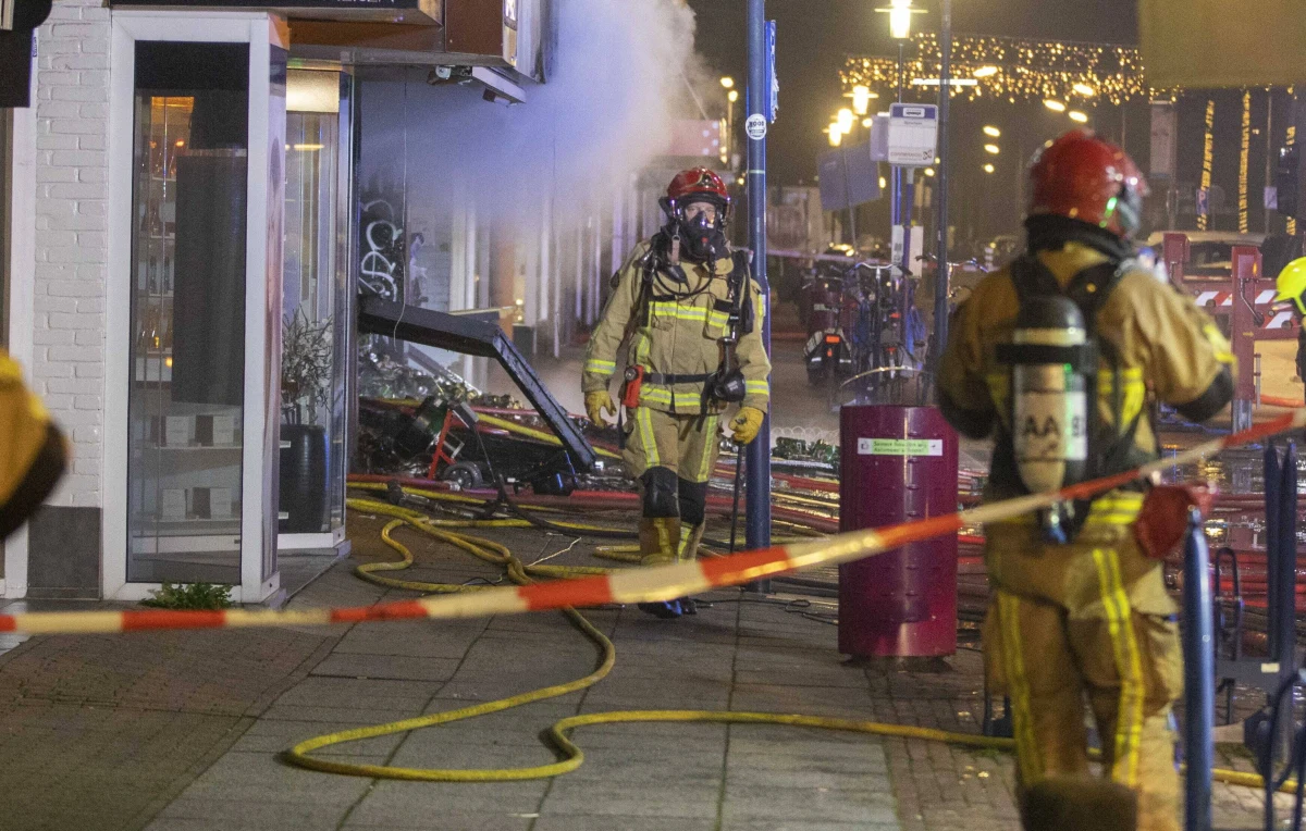 W nocy z niedzieli na poniedziałek w Lelystad w środkowej Holandii nastąpiła eksplozja w sklepie z polskimi produktami - podał dziennik "De Telegraaf". Nie ma informacji o ofiarach. 
