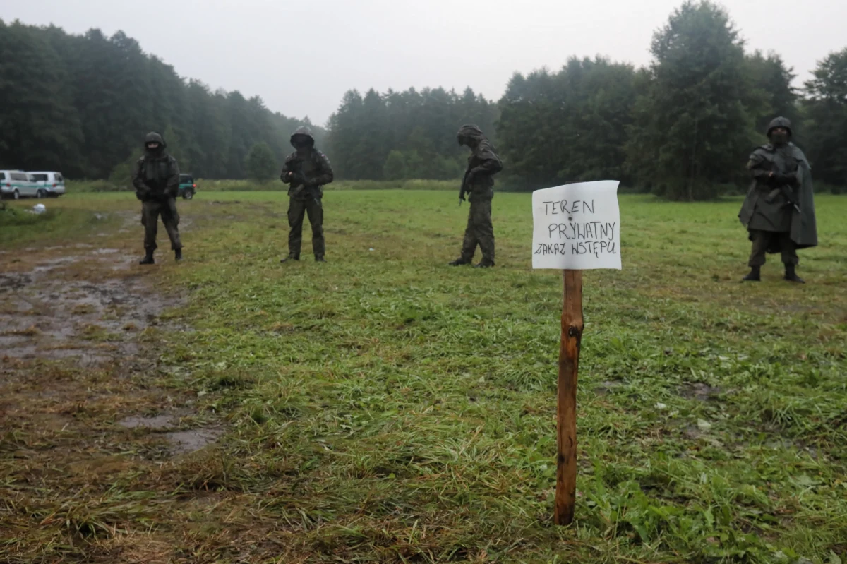 Wciąż 24 osoby przebywają po stronie białoruskiej w Usnarzu Górnym, tuż przy granicy z Polską. Patowa sytuacja na polsko-białoruskiej granicy trwa już kilkanaście dni.
