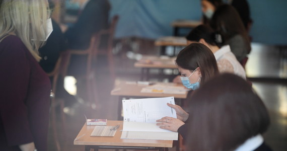 Blisko 64 tysiące abiturientów przystąpi jutro (24 sierpnia) do poprawkowych egzaminów maturalnych. W tym roku będą to tylko testy pisemne - poinformowała Centralna Komisja Egzaminacyjna (CKE).