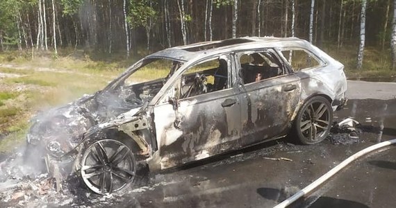W weekend małżeństwo z Pomorza wybrało się na grzyby do lasu niedaleko Czerska. Podczas jazdy ich auto - sportowe Audi RS6 - nagle się zapaliło. Spłonęło doszczętnie. Na szczęście nikomu nic się nie stało.