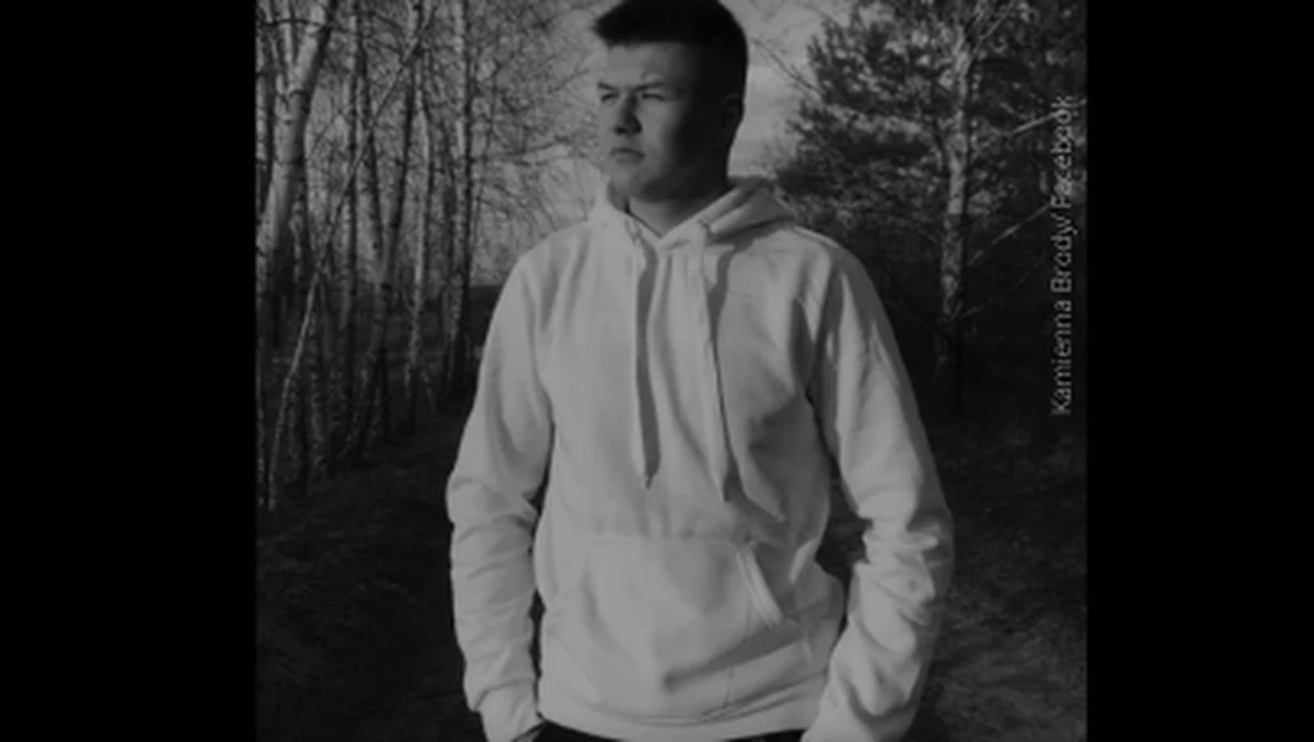 W wieku 18 lat zmarł nagle piłkarz Kamiennej Brody Kacper Zabrzycki. Tę smutną informację podała na swoim Fanpage'u Kamienna Brody. Niedzielny mecz drużyny z Klubem Sportowym Tarłów w grupie 3 klasy A został odwołany.