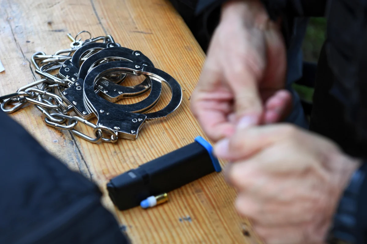 Do 10 lat więzienia grozi trzem mieszkańcom Lublina, którzy zaatakowali funkcjonariuszy wezwanych na interwencję. Dwóch z nich zostało aresztowanych – poinformowała policja.