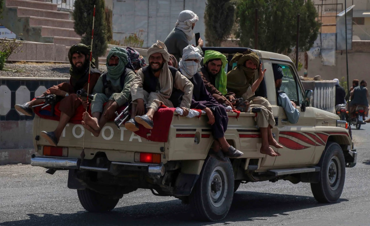 W Afganistanie talibowie otoczyli wciąż nie zdobytą Dolinę Pandższeru, gdzie schronili się stawiający im opór mudżahedini - poinformował na Twitterze rzecznik talibów Zabihullah Mudżahid. Talibowie deklarują, że wolą negocjować niż walczyć. 