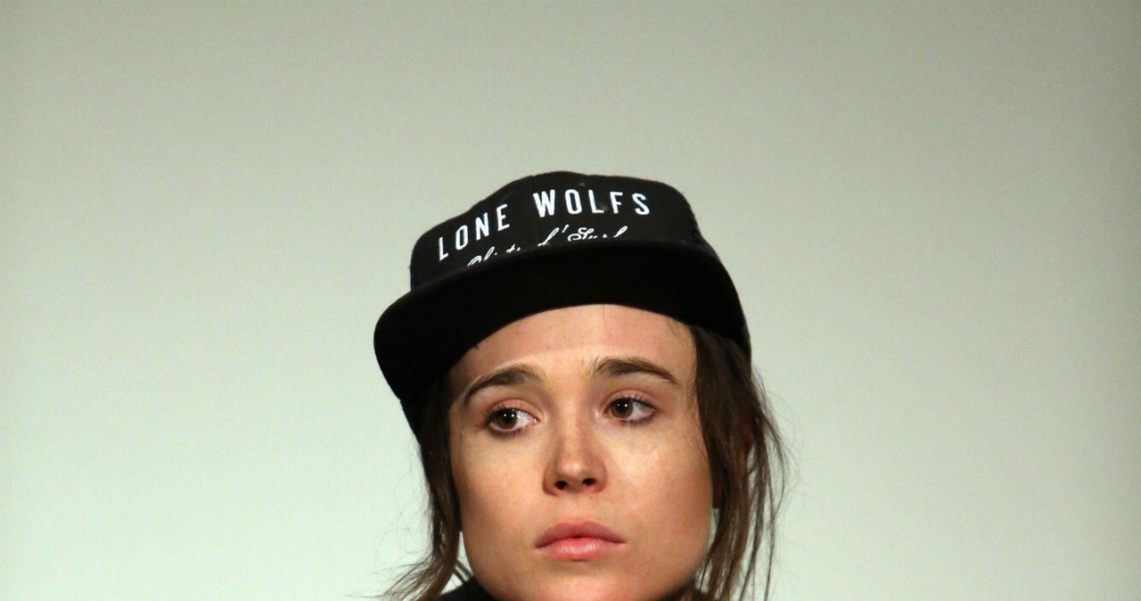 Popularny aktor urodził się w 1987 roku jako Ellen Page. Dopiero wiele lat później, bo w 2020 roku, oznajmił, że jest osobą transpłciową. Podczas tegorocznego festiwalu filmowego LGBTQ Outfest, aktor został uhonorowany specjalną nagrodą Achievement Award. W trakcie odbierania nagrody podczas ceremonii zamknięcia festiwalu, która odbyła się w Los Angeles, Page opowiedział o trudnościach, z jakimi wiązało się jego dorastanie. Odbierał nagrodę wirtualnie z Toronto, gdzie aktualnie kręci zdjęcia do nowego filmu.