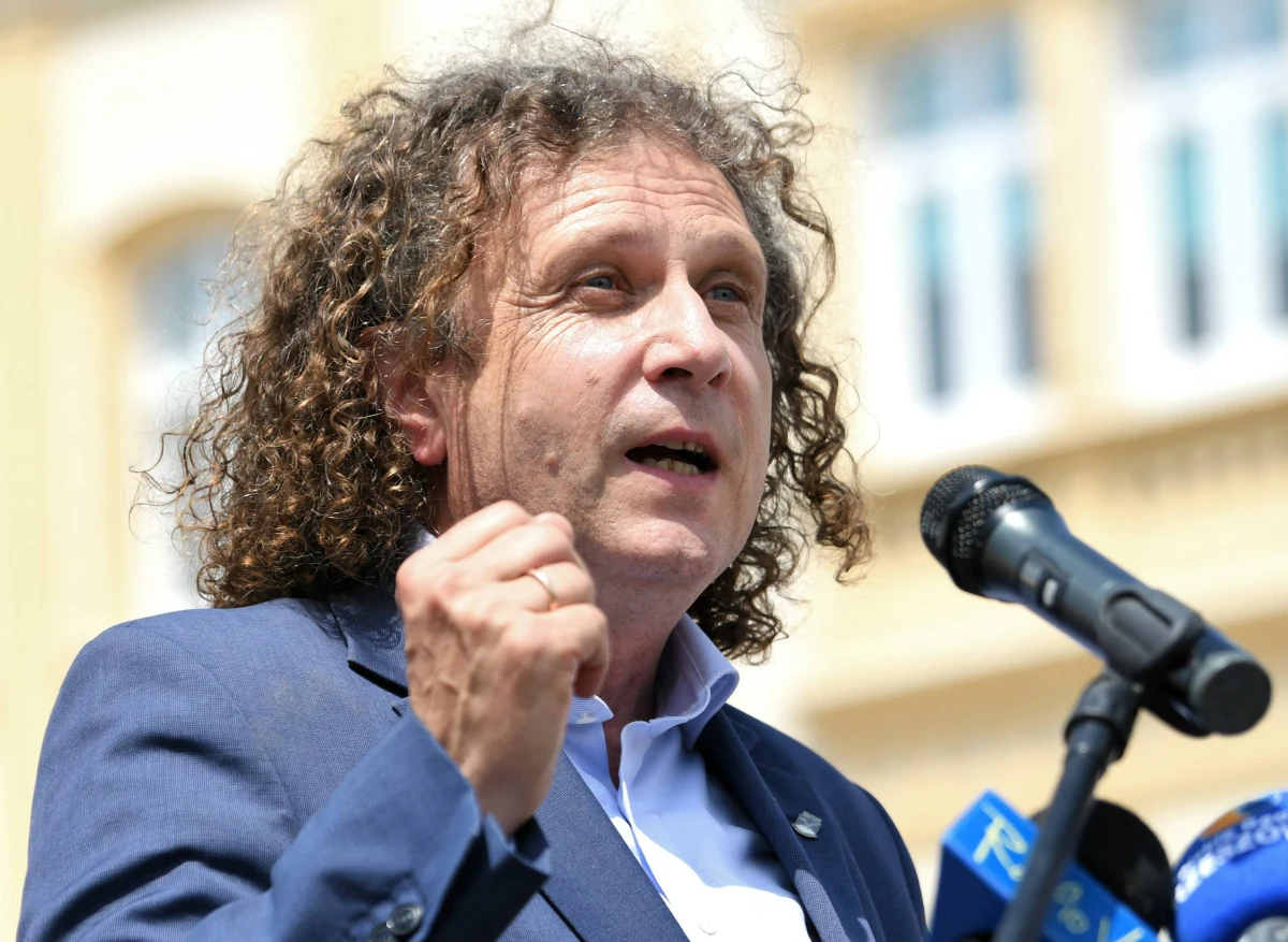 Rząd chce współpracować z samorządami w sprawie przyjęcia uchodźców z Afganistanu – mówił Jacek Karnowski, prezydent Sopotu w Popołudniowej rozmowie w RMF24.pl. Świadczyć może o tym poranny telefon szefa Kancelarii Premiera Rady Ministrów do prezydenta Sopotu. "Troszkę mnie ucieszył dzisiejszy telefon rano pana ministra Dworczyka, który spytał, czy dalej podtrzymujemy tę deklarację. Powiedziałem, że oczywiście tak. Zarówno Gdańsk, Gdynia, Sopot, marszałek województwa pomorskiego, jak i inne miasta. Deklarujemy tę gościnę" – powiedział Karnowski. 