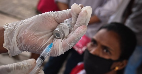 Indyjski regulator rynku leków wydał zgodę na użycie w sytuacji wyjątkowej preparatu przeciw Covid-19 firmy Zydus Cadila. To pierwsza na świecie szczepionka DNA przeciwko koronawirusowi. 