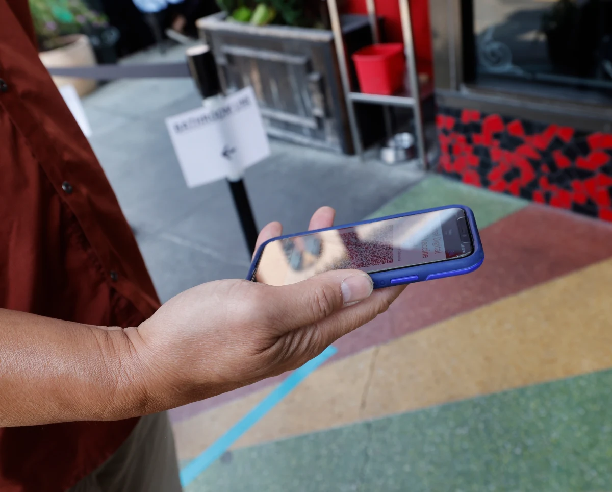 Ministerstwo Zdrowia pracuje z posłami nad poprawką, która umożliwi właścicielom firm sprawdzanie, czy pracownik zaszczepił się przeciw Covid-19. Przepisy mają zostać uchwalone przez Sejm podczas wrześniowego posiedzenia.