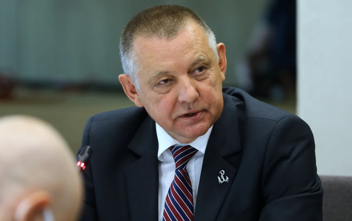 Prezes Najwyższej Izby Kontroli Marian Banaś chce, aby CBA skontrolowało oświadczenie majątkowe wiceprezes NIK Małgorzaty Motylow - informuje "Dziennik Gazeta Prawna". 