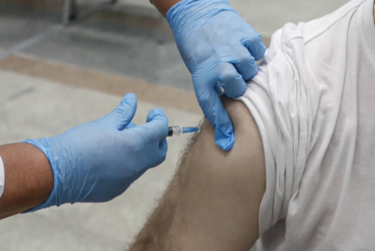 ​Węgry planują produkcję rosyjskiej szczepionki Sputnik V. Fabryka mogłaby ruszyć już pod koniec 2022 roku - ogłosili na wspólnej konferencji prasowej w Budapeszcie szefowie dyplomacji Rosji oraz Węgier.