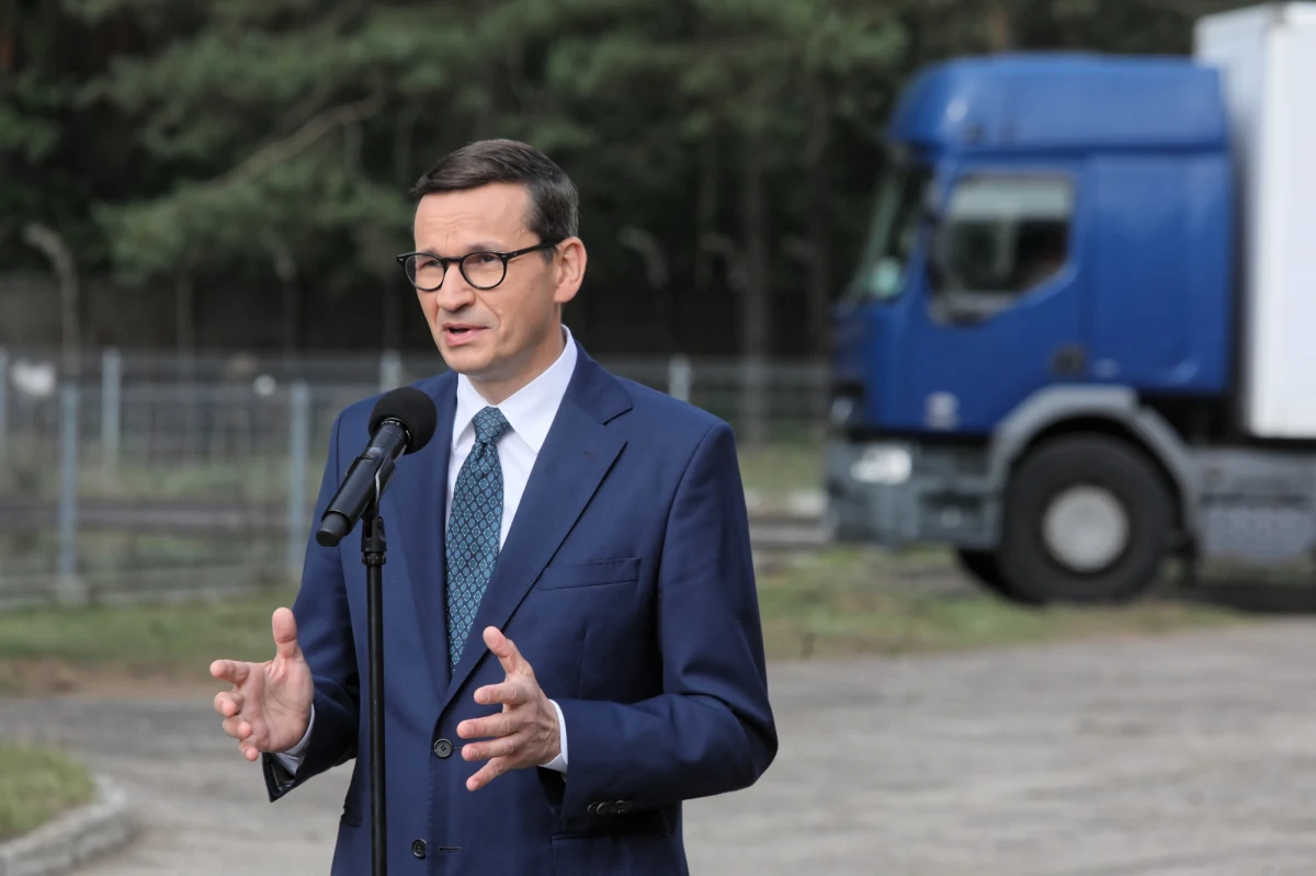 Białoruś odmawia przyjęcia wsparcia od Polski pomocy humanitarnej dla uchodźców na granicy – oficjalnie potwierdził premier Mateusz Morawiecki. Polityk podkreślił, że migranci przebywają po białoruskiej stronie granicy z Polską i odpowiedzialna za nich jest Białoruś.