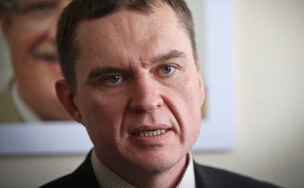 Działacz Związku Polaków na Białorusi Andrzej Poczobut, uznany za więźnia politycznego, pozostanie w areszcie na kolejne trzy miesiące - poinformowali aktywiści centrum praw człowieka Wiasna. Poczobut przebywa w areszcie od marca. 