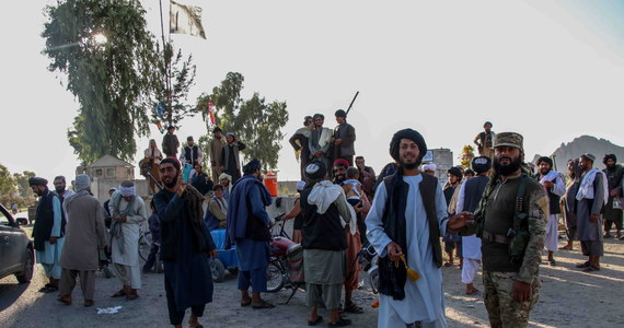 Afganistan.  Talibanii au confiscat armele americane