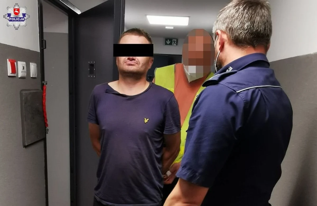 Są zarzuty dla 41-letniego mężczyzny, który podczas ucieczki skradzionym ciągnikiem rolniczym staranował dwa radiowozy. Decyzją Prokuratury Rejonowej w Opolu Lubelskim, mężczyzna został objęty dozorem policyjnym.