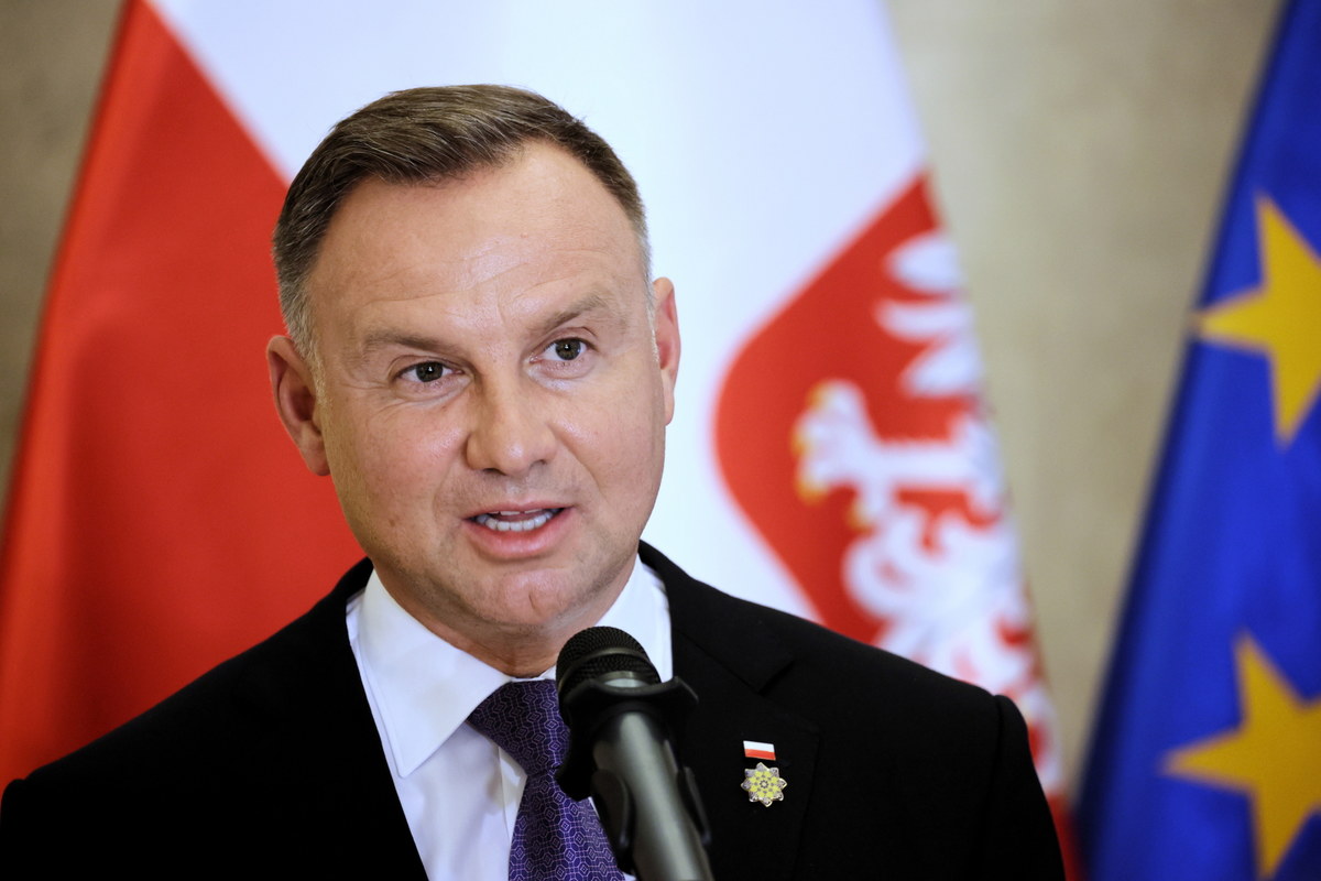 Nowelizacja ustawy o radiofonii i telewizji autorstwa PiS zostanie zatrzymana przez prezydenta Andrzeja Dudę - twierdzą źródła Onetu w Pałacu Prezydenckim i w kierownictwie partii rządzącej. Portal twierdzi, że polityczna decyzja o zawetowaniu "lex TVN" miała zapaść w porozumieniu z centralą na Nowogrodzkiej.