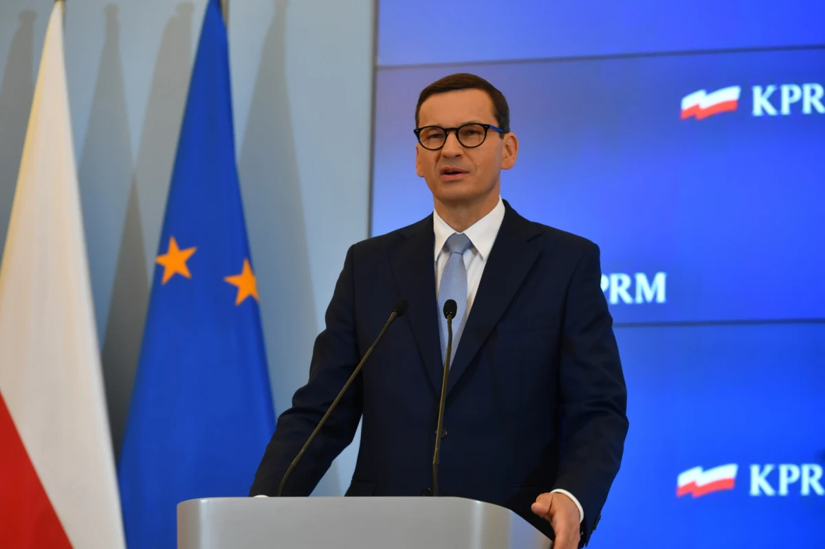 Premier Mateusz Morawiecki poinformował, że dziś polskie służby zakończyły akcję ewakuacyjną w Kabulu. „Sytuacja z każdym dniem, z każdą godziną w Afganistanie jest coraz trudniejsza. Należy rzec, dramatyczna” – dodał Morawiecki. Jak poinformował – wojska sojusznicze również zdecydowały się zna zakończenie ewakuacji jutro lub w najbliższych dniach. Łącznie wykonano 44 loty, przewieziono ponad 1100 osób, z czego 937 osób to obywatele Afganistanu, którzy współpracowali w ciągu ostatnich 20 lat z oddziałami polskimi lub z polską dyplomacją - dodał szef KPRM Michał Dworczyk.