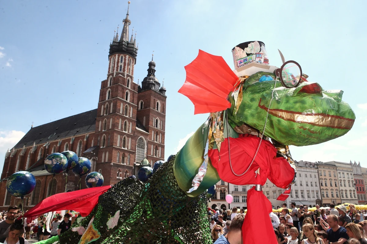 Już po raz 20. odbędzie się w Krakowie Wielka Parada Smoków. Impreza wraca po ponadrocznej przerwie spowodowanej pandemią koronawirusa. Widowisko przewidziano na 11 września.