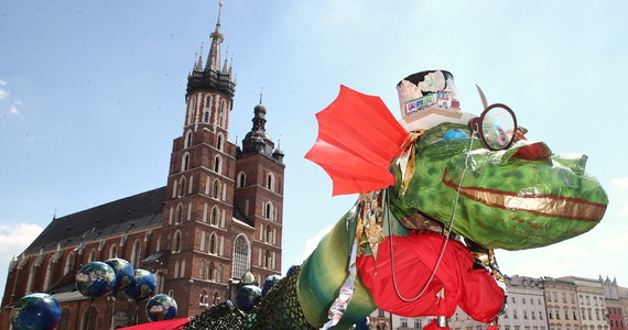 Już po raz 20. odbędzie się w Krakowie Wielka Parada Smoków. Impreza wraca po ponadrocznej przerwie spowodowanej pandemią koronawirusa. Widowisko przewidziano na 11 września.