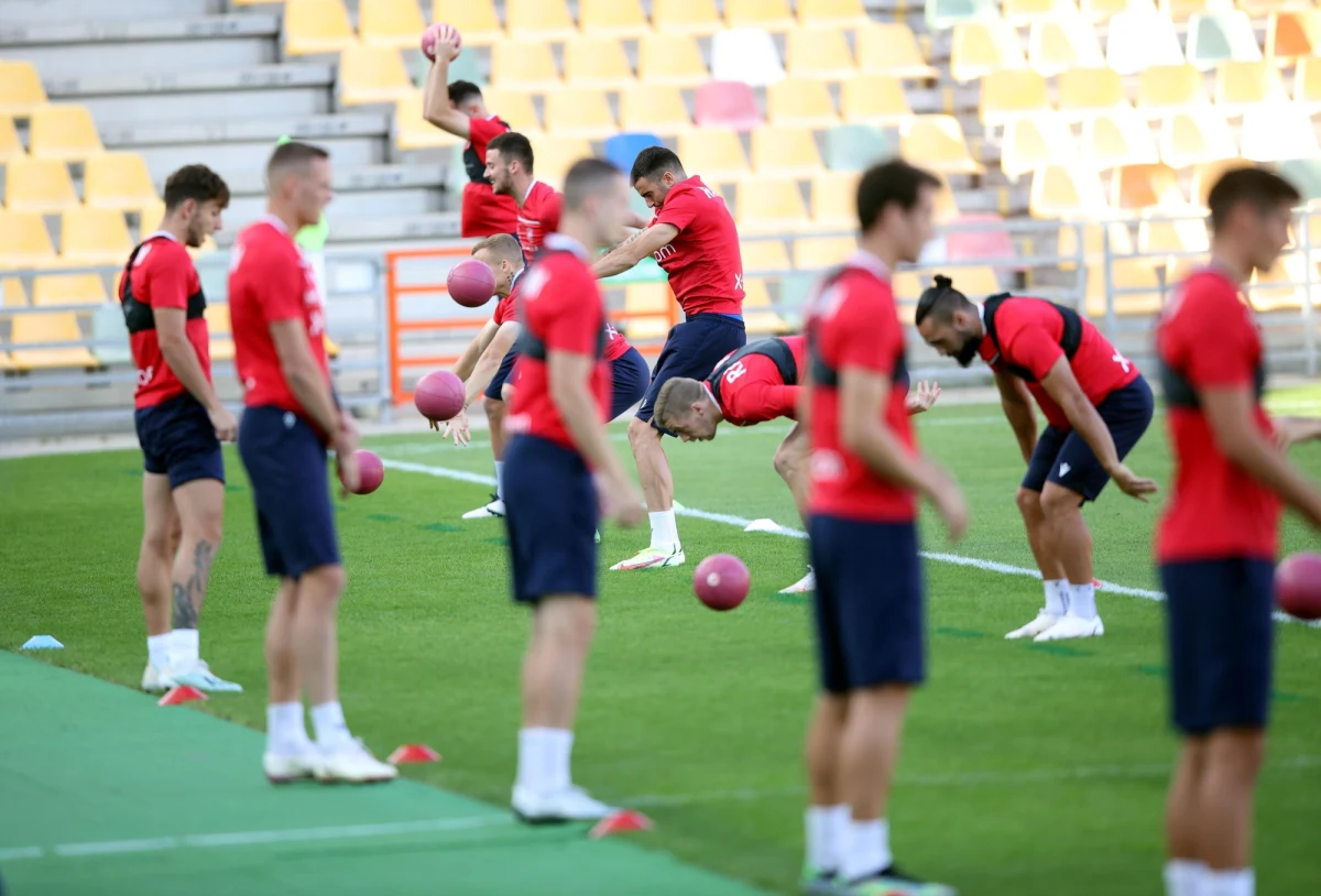 O godz. 20 piłkarze Rakowa Częstochowa przystąpią do rewanżowego meczu z KAA Gent w 4. rundzie eliminacji Ligi Konferencji Europy. Pierwsze spotkanie w Bielsku-Białej wicemistrzowie Polski wygrali 1:0. Stawką spotkania w Gandawie jest udział w rozgrywkach grupowych LK.