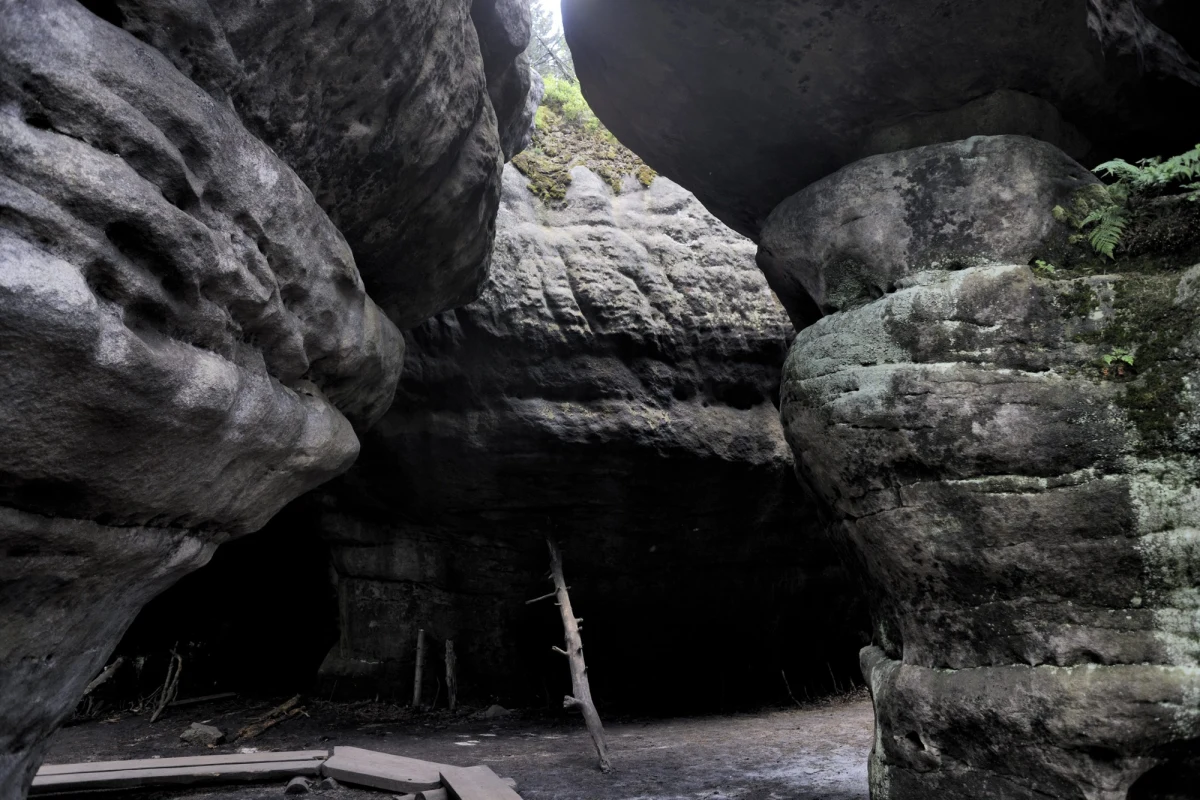 Dziś w ramach naszego wakacyjnego cyklu zabieramy Was na Dolny Śląsk. A dokładnie w Błędne Skały - w Górach Stołowych. To tu można się poczuć... jak w rezerwacie w stanie Arizona.