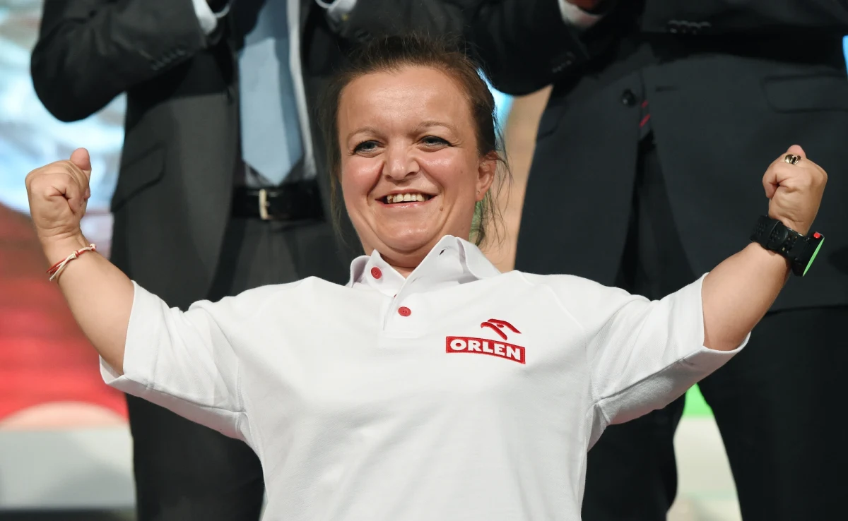 Justyna Kozdryk wywalczyła brązowy medal igrzysk paraolimpijskich w Tokio w podnoszeniu ciężarów w kat. 45 kg. 41-letnia polska sztangistka uzyskała 101 kg, a złoty krążek zdobyła młodsza o rok Nigeryjka Latifat Tijani - 107 kg.