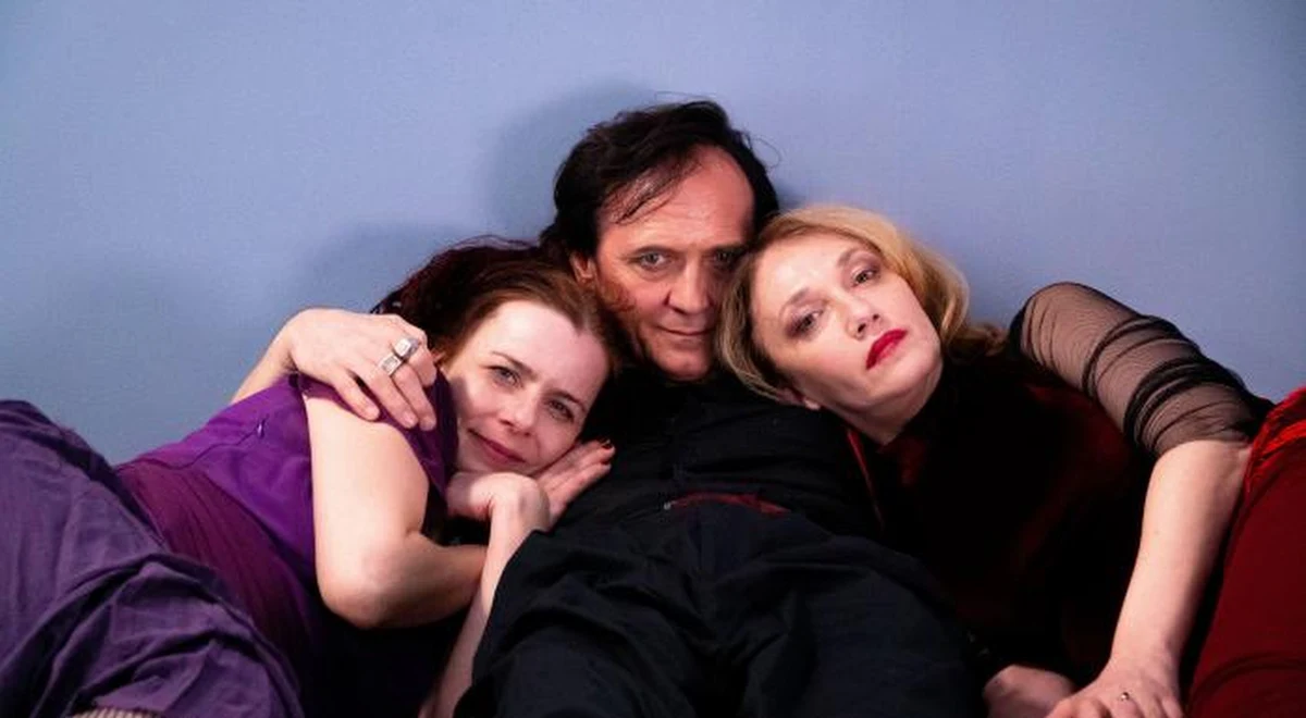 Tango sprawia, że odrywamy się od ziemi i dajemy się ponieść namiętnościom. Podczas 14. Mastercard OFF CAMERA filmowcy wychodzą więc na filmowy parkiet. Już 10.09 przekonamy się, co z tego wynika. W ramach cyklu CAMERA ON 14. Mastercard OFF CAMERA zaprasza na premierowy pokaz specjalny filmu "Parkiet" z Andrzejem Chyrą i Agatą Kuleszą w rolach głównych. 