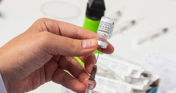 Rada Medyczna akceptuje dopuszczenie trzeciej dawki szczepionki przeciw Covid-19 dla osób z zaburzeniami odporności - powiedział minister zdrowia Adam Niedzielski. 