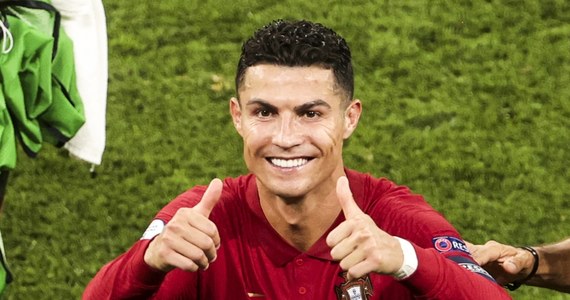 Sezon szalonych transferów. Jeszcze wczoraj media donosiły, że Cristiano Ronaldo zagra w Manchester City. Dziś nastąpił niespodziewany zwrot akcji i piłkarza zobaczymy ponownie w barwach Czerwonych Diabłów.