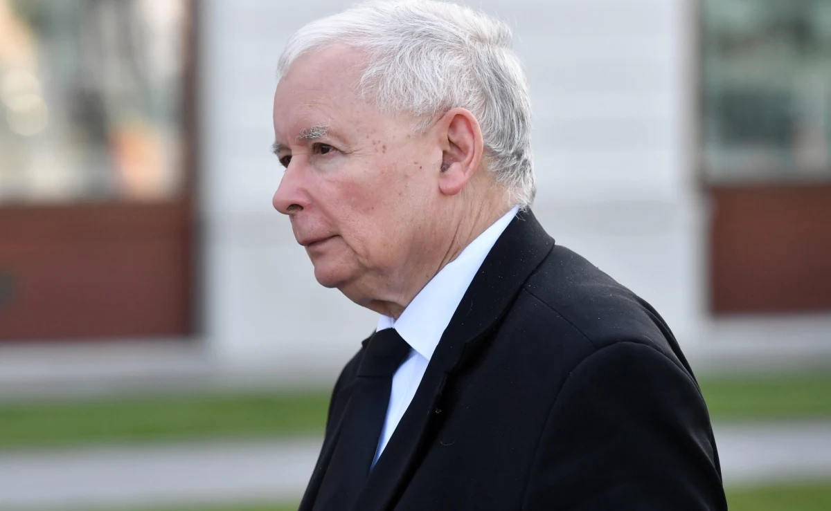 PiS wraz ze swym obecnym koalicjantem, Solidarną Polską, cieszy się poparciem 34 proc. badanych. Koalicja Obywatelska mogłaby liczyć na 18 proc., a Polska 2050 Szymona Hołowni 11 proc. - wynika z najnowszego sondażu CBOS. Po 5 proc. ankietowanych deklaruje głosowanie na Konfederację i Lewicę.