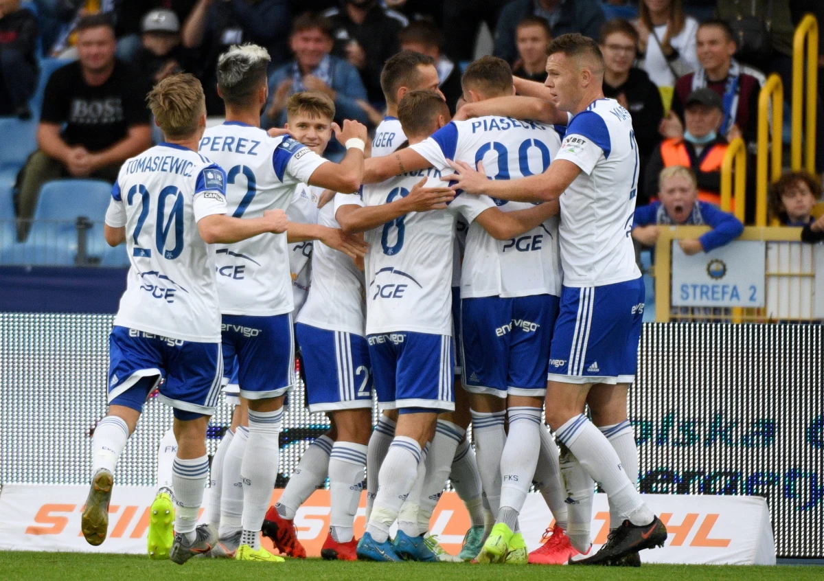 ​Ekstraklasowi piłkarze PGE FKS Stali Mielec pokonali w dzisiejszym spotkaniu Górnika Łęczna 2:0. Dobrze zadebiutowali w ekipie z Podkarpacia Fabian Piasecki i Koki Hinokio.