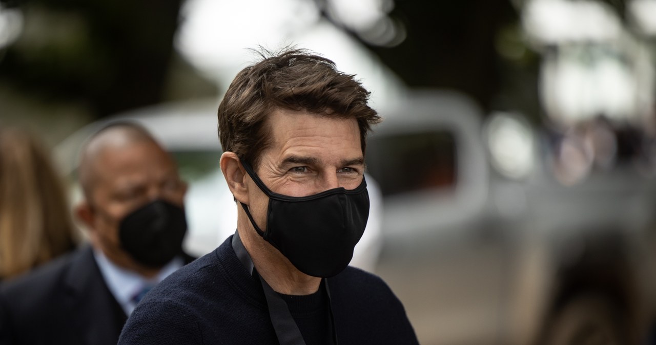 Tom Cruise będzie miał złe wspomnienia związane z brytyjskim miastem Birmingham, gdzie znalazł się w związku z realizacją zdjęć do siódmej części „Mission: Impossible”. Złodzieje ukradli BMW, którym był przewożony przez ochroniarza. Choć policji udało się odzyskać samochód, to przepadł pozostawiony w pojeździe bagaż.