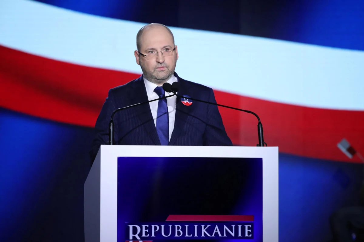 ​Sąd Apelacyjny potwierdził naszą argumentację, sprawa sporu o przywództwo w Porozumieniu wraca do I instancji, gdzie mamy nadzieję, sąd naprawi swój błąd i zapozna się z dokumentami, w tym nową opinią prof. Ryszarda Piotrowskiego - powiedział PAP prezes Partii Republikańskiej Adam Bielan.