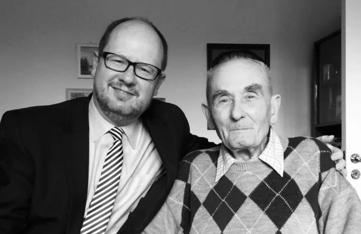 ​Nie żyje Ryszard Adamowicz, ojciec zamordowanego prezydenta Gdańska Pawła Adamowicza. Informację o śmierci 93-latka przekazała jego rodzina.