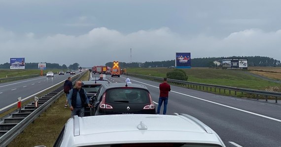 Po wypadku w miejscowości Bobrowiec, między węzłami Kopytkowo i Pelplin (Pomorskie), zablokowana została w kierunku Gdańska autostrada A1. W zderzeniu samochodu osobowego z ciężarowym zginęła tam jedna osoba.