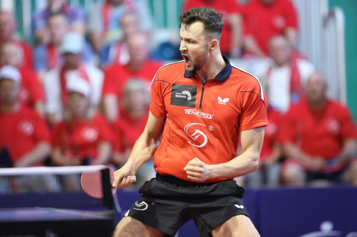 Patryk Chojnowski (klasa 10) po raz drugi w karierze zwyciężył w indywidualnym turnieju paraolimpijskim w tenisie stołowym. W finale w Tokio pokonał Francuza Mateo Boheasa 3:0 (11:8, 11:5, 12:10). To dziesiąty medal, w tym drugi złoty, dla Polski w japońskiej stolicy.