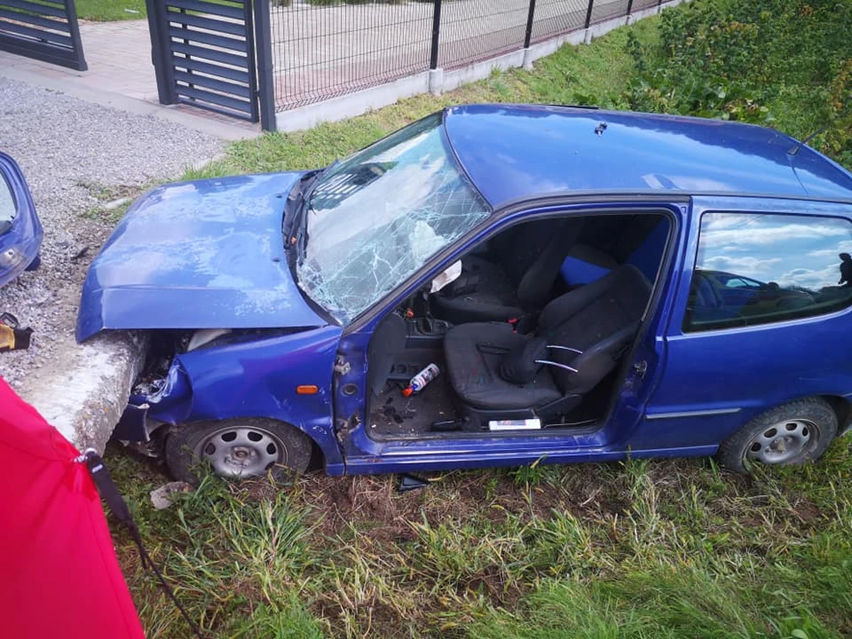 77-letni mężczyzna zginął w wypadku w sobotę w Błażowej Górnej na Podkarpaciu. Ze wstępnych ustaleń policji wynika, że mężczyzna zjechał z drogi i uderzył w betonowy przepust.