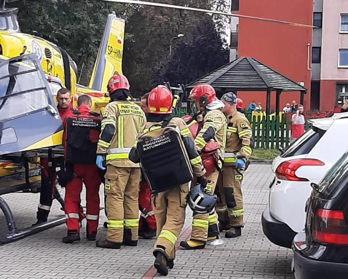 Groźny wypadek w Siemianowicach Śląskich. Siedmioletnia dziewczynka wypadła z okna na trzecim piętrze budynku. Dziecko w ciężkim stanie zostało przetransportowane do szpitala. 