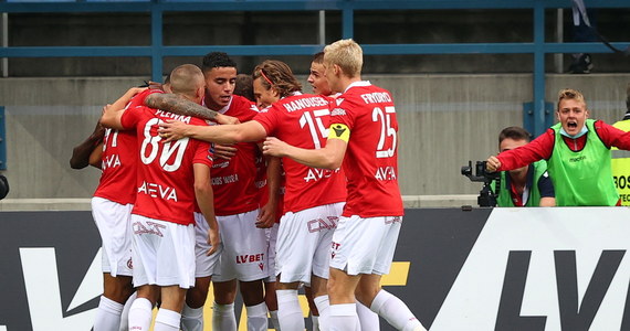​W ostatnim meczu 6. kolejki ekstraklasy piłkarze Wisły Kraków pokonali 1:0 Legię Warszawa. Było to drugie kolejne zwycięstwo "Białej Gwiazdy", która na swój sukces zapracowała przede wszystkim dobrą postawą w pierwszej połowie.