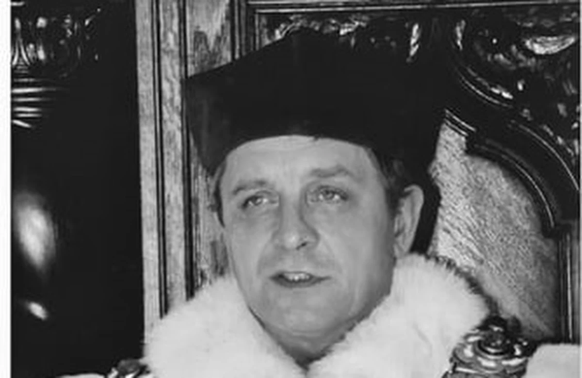 W wieku 69 lat zmarł prof. Andrzej Ceynowa – amerykanista, literaturoznawca, rektor Uniwersytetu Gdańskiego w latach 2002-2008. Informację o śmierci naukowca przekazała rzeczniczka uczelni Magdalena Nieczuja-Goniszewska.